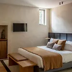 Ur Bare Hotel 4*