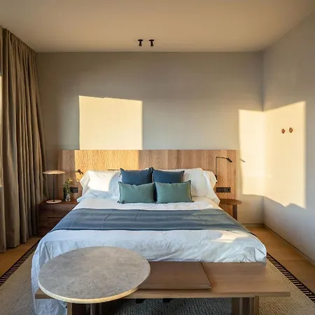 Ur Bare Hotel 4*