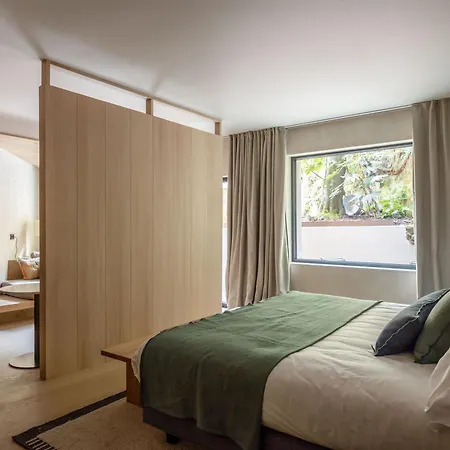 Ur Bare Hotel 4*