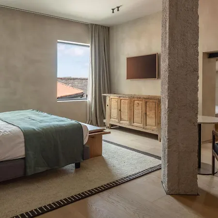 Ur Bare Hotel 4*