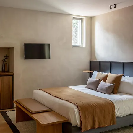 Ur Bare Hotel 4*